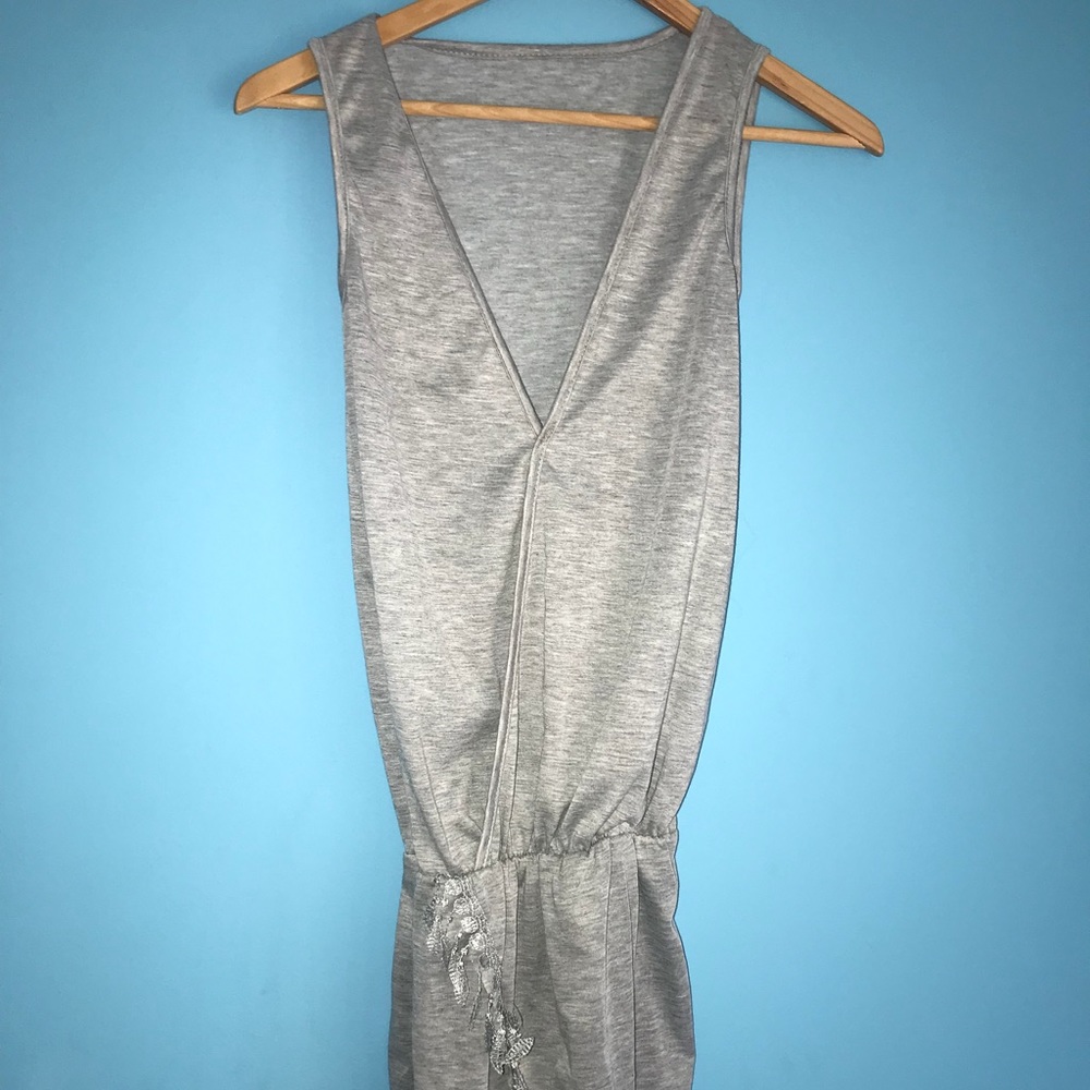 Gray v neck dress with leaf fringes